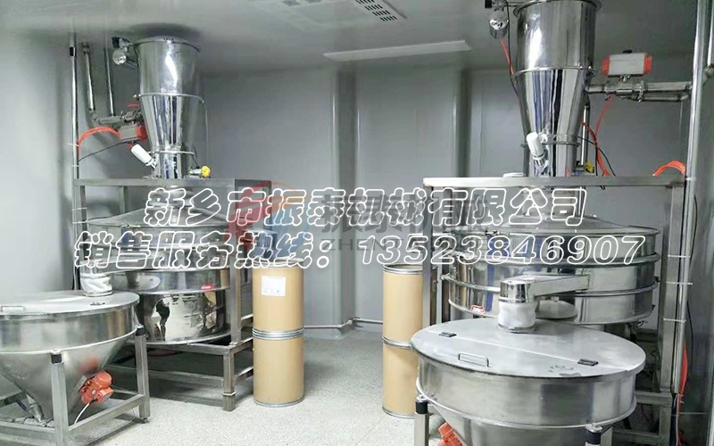 PVA聚乙醇粉料生產(chǎn)中的粉塵污染問題如何破解？真空上料機旋振篩給出答案